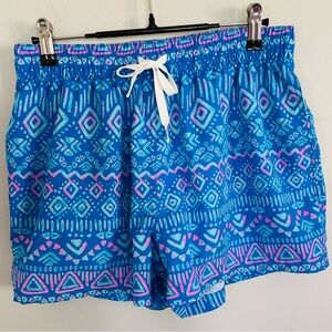 Chubbies Blue Geo Swim Trunks M 4” Inseam Retro Resort Pool Party Beach Vibes